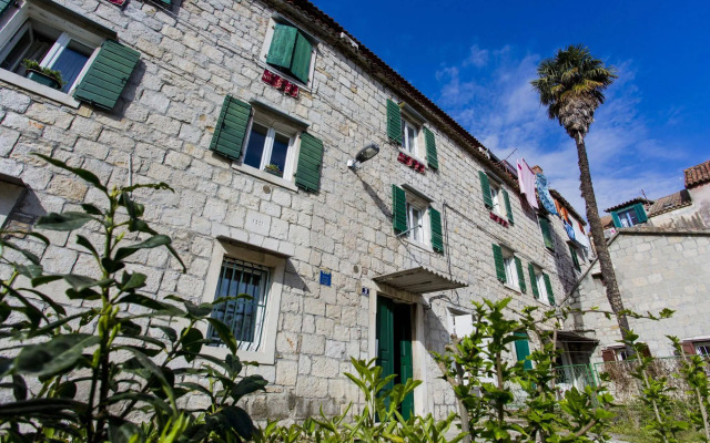 Nirvana Rooms & Apartments