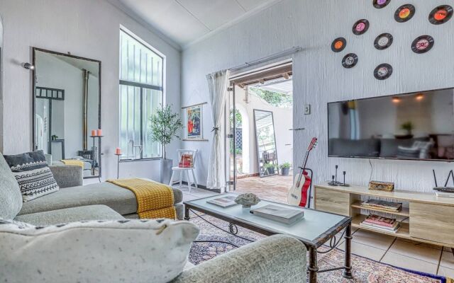 Modern Spanish House-3br-pool-solar-samrand