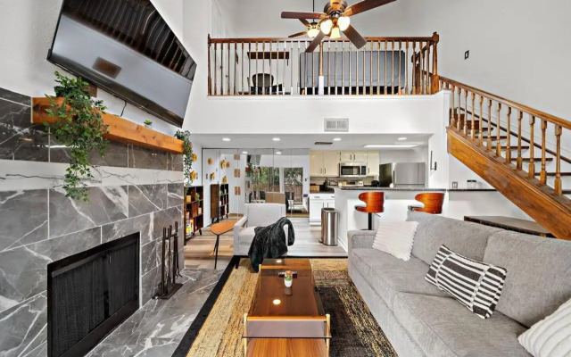 Upscale 1br Condo in Med Center