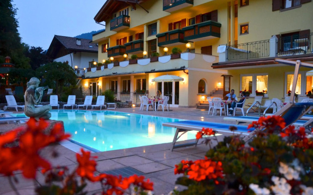 Alle Dolomiti Boutique Lake Hotel