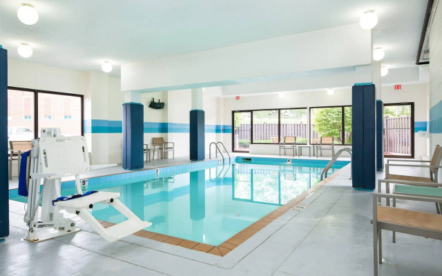 Holiday Inn Milwaukee Riverfront by IHG