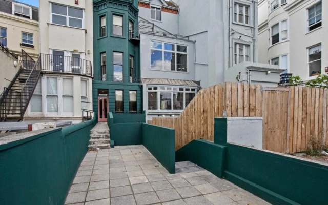 The Narrow House By My Getaways