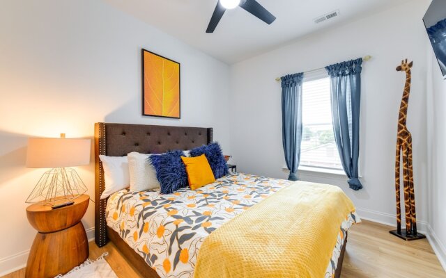 Charlotte Getaway w/ Yard - 3 Mi to Uptown!