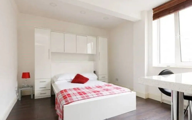 Sloane Avenue Apartment