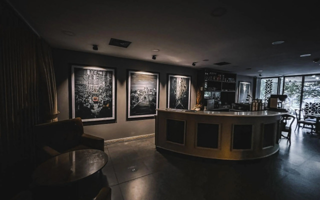 All Seasons Hotel