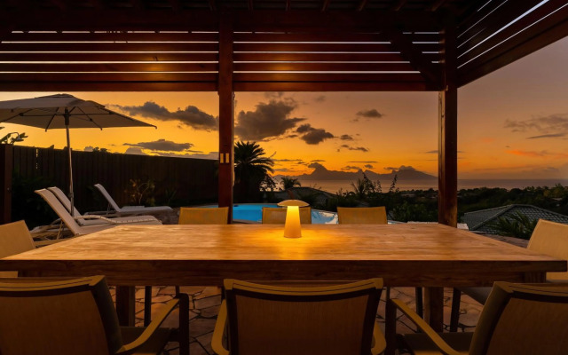 Magnificent 5 Br Villa with pool: amazing views