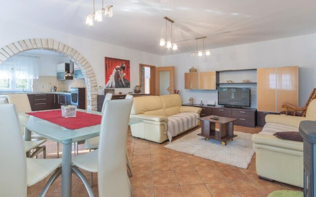 Beautiful Home in Pula With Wifi and 3 Bedrooms