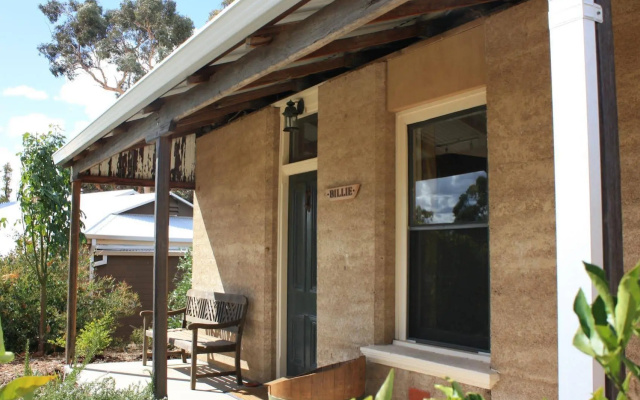 Hotham Ridge Estate – Outside – Wandering