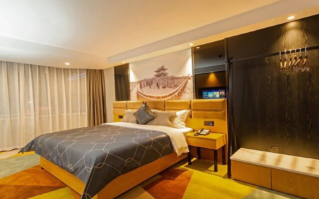 Chonpines Hotels· Jingzhou Ancient City Dongmen