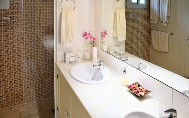 Superb Villa in Elviria With Swimming Pool