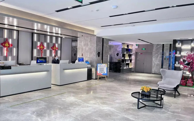 Echarm Hotel (Nanchang Bayi Square Subway Station Wushang MALL)