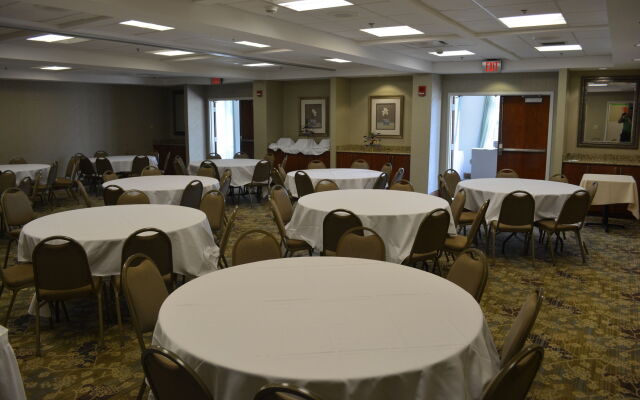 Holiday Inn Hotel & Suites Beckley by IHG