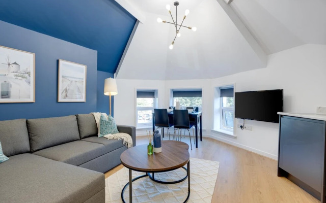 Scarborough 2BR Apt Near Beach & Park