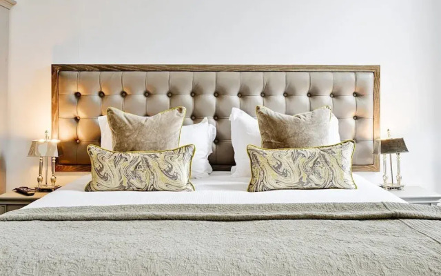 JOIVY Luxury George Street Apartments: Edinburgh Suite