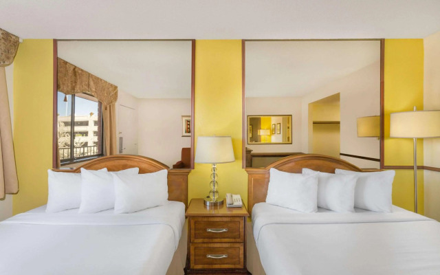 Travelodge by Wyndham Reno Downtown