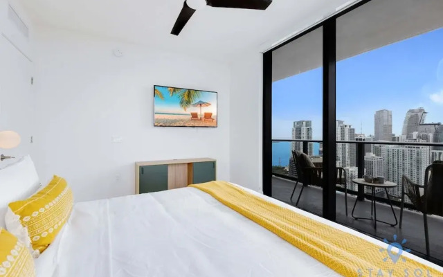 Downtown 2BR Oasis Pool Gym Balcony Views