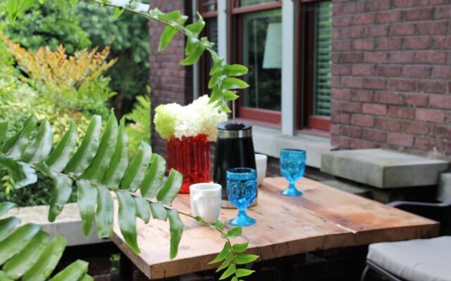 Belmont Blvd Bed and Breakfast