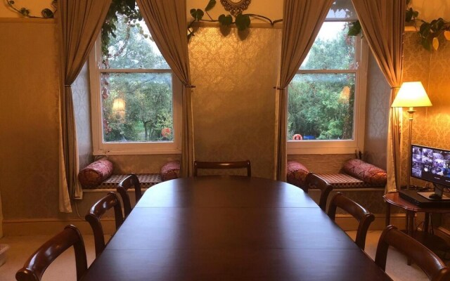 Beautiful 2BD Flat Outstanding Views Near Bath
