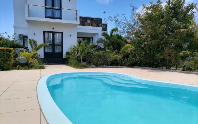 3 bedrooms villa at Calodyne 500 m away from the beach with private pool garden and wifi