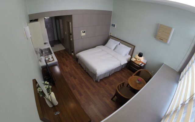 Residence & U