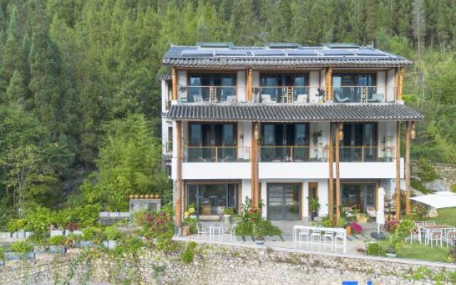 Xingyi Wanfenglin Ruhuazaoye Homestay (Baguatian Observation Deck)