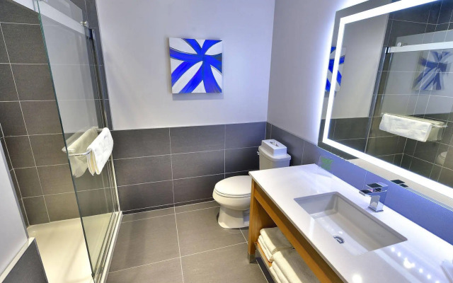 Holiday Inn Express & Suites Vaudreuil by IHG