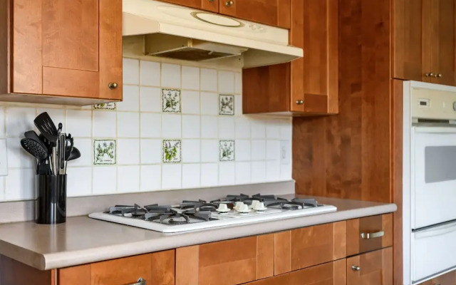 Cozy Family Retreat With Fireplace Spacious Yard