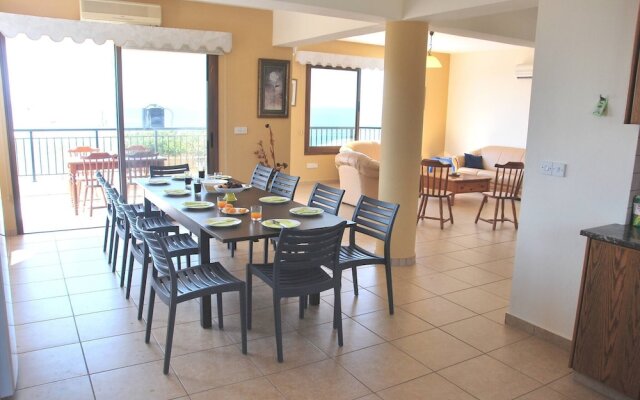 Villa Only 50m To The Sea, Sleeps 12, Polis