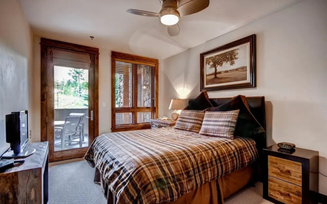 Luxury 3 Bedroom Ski in, Ski Out Mountain Vacation Rental Just Steps from the Snowflake Ski Lift