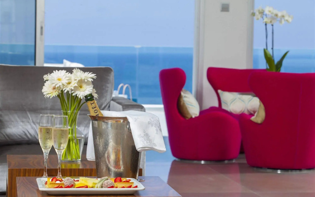 King Evelthon Beach  & Resort