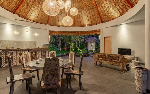 Brand new Luxury 3BR villa Ethnic Ubud 1
