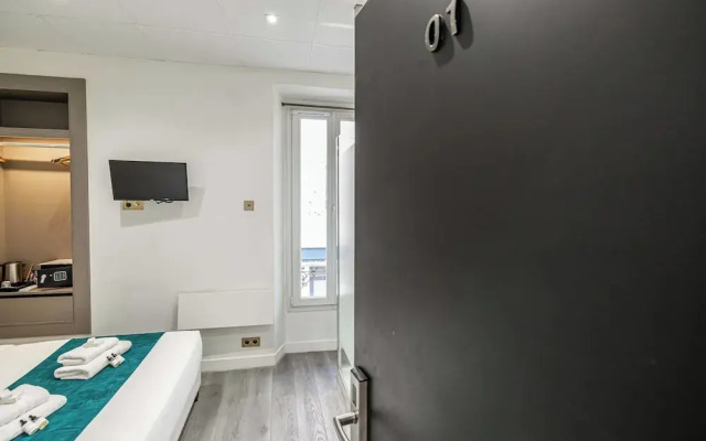 Hotel Avaton - Deluxe Bedroom - Cannes Palais