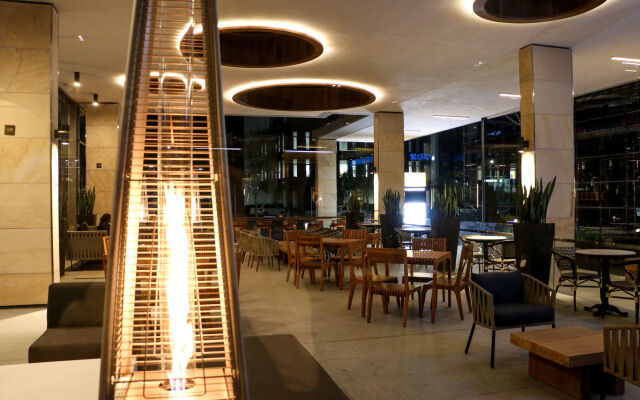 Century City Hotel Urban Square