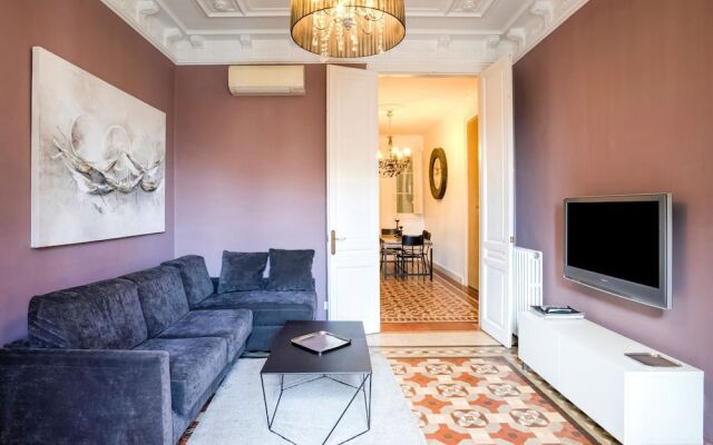 Luxurious Apartment For 9 People Recently Renovated In The Center Of Barcelona