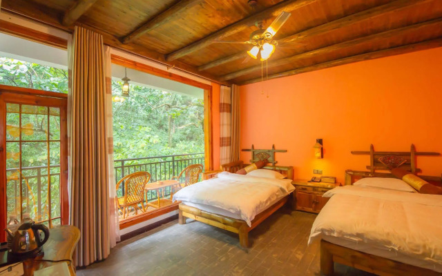 Yangshuo Scenic Mountain Retreat