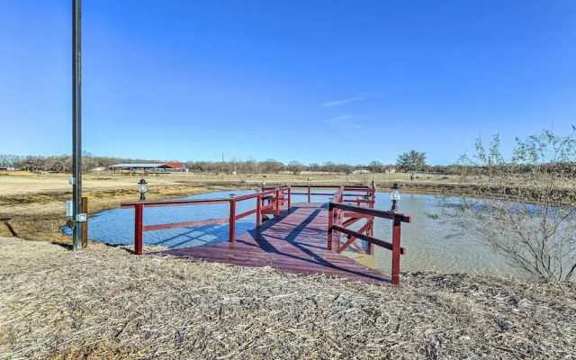 Private Pool: Spacious & Vibrant Argyle Villa!