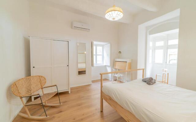 AF 1 - Modern 1BR duplex