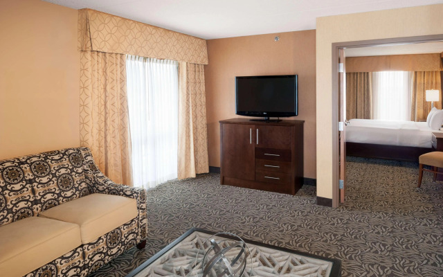 DoubleTree by Hilton Bay City - Riverfront