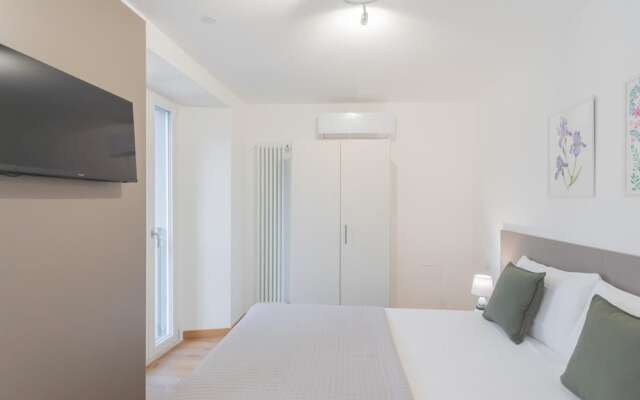 Pozzo Vertical Apartment With Garden and Parking