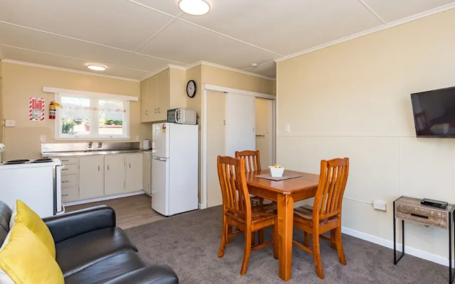 Waitangi Beach Bach 30A