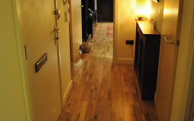 2-bed Seaside Apartment - Sleeps 5 & Free Parking