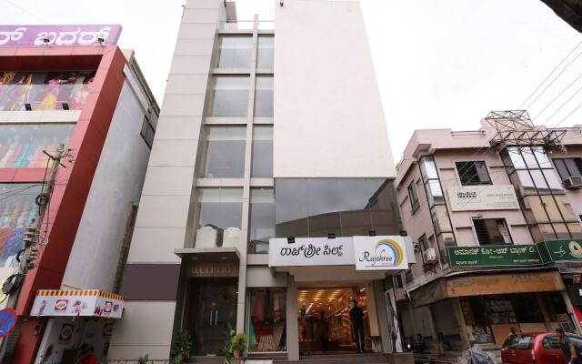 OYO 6447 Samasth Rooms And Suites