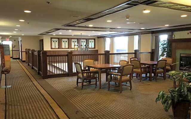 Norwood Inn & Suites