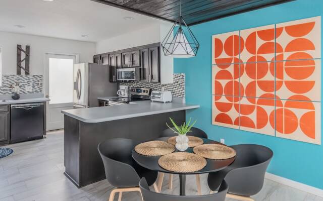 Sleek 2BR Townhome Central Phx by WanderJaunt