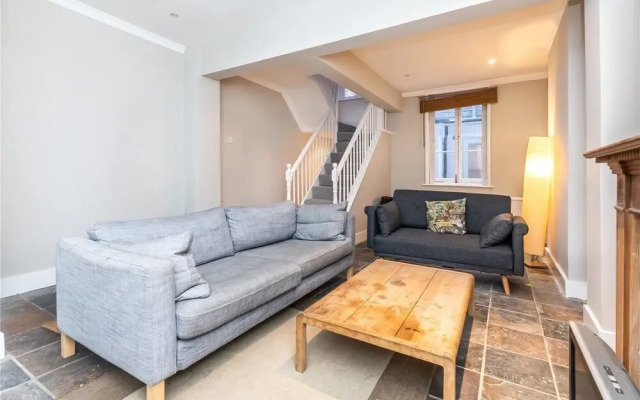 Platinum House in Camden 9956