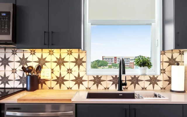 Creekside Modern Condo for 4