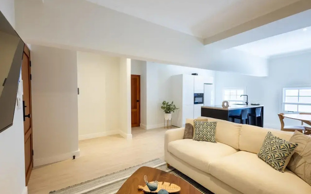 Modern Elegant Broadway Vibes in Willemstad