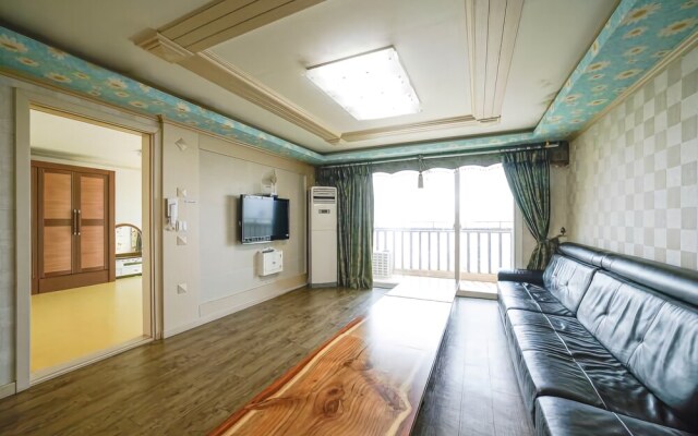 Ganghwa Badatgashimteo Pension