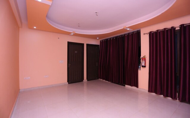 OYO 28172 Hotel Golden Palace