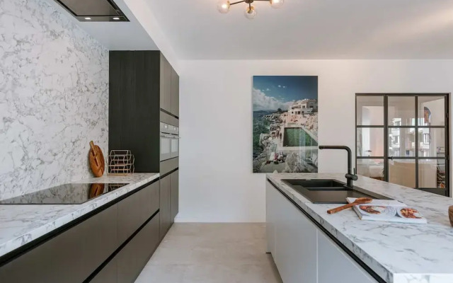 Modern 3-bedroom Apartment Family-friendly Touches